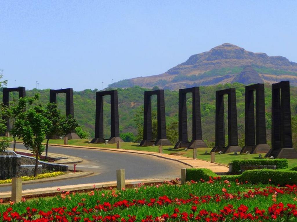 암비 밸리 시티 로나발라 외부 사진 The University of Yaoundé 1