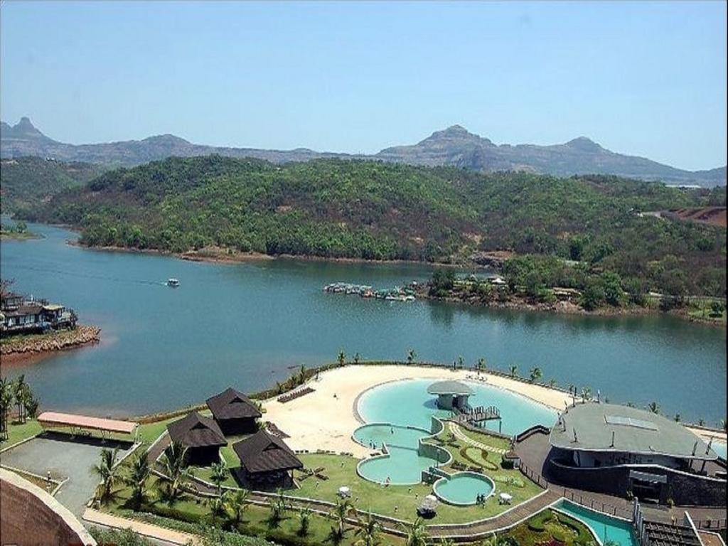 암비 밸리 시티 로나발라 외부 사진 View of the lake at the resort