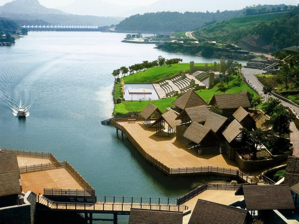 암비 밸리 시티 로나발라 외부 사진 View of the resort
