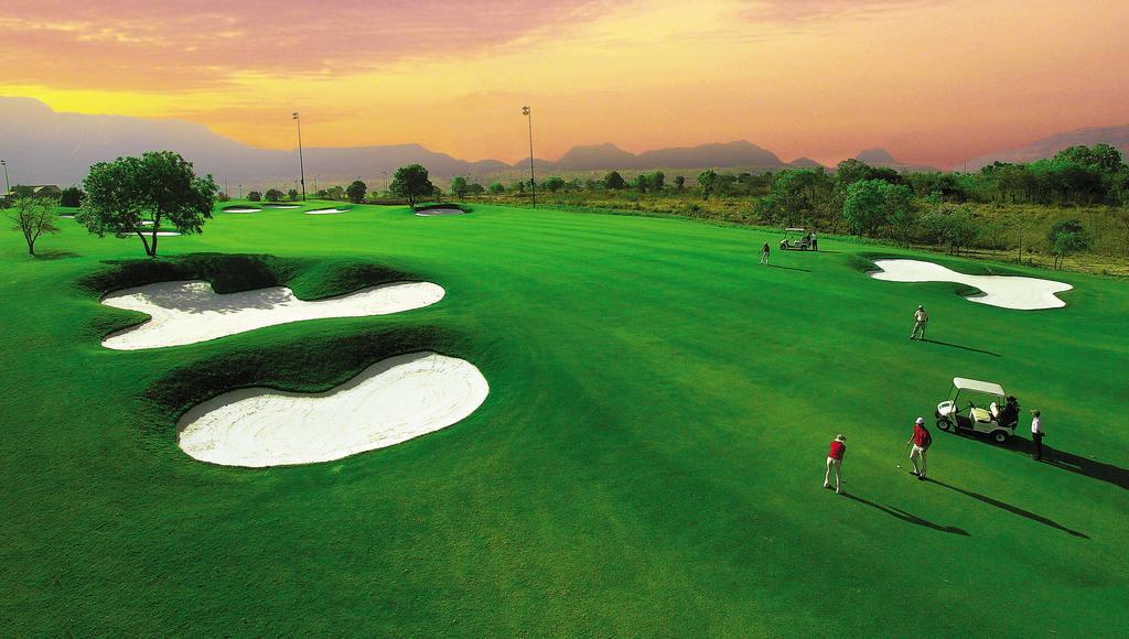 암비 밸리 시티 로나발라 외부 사진 Golf Course at the Pune Golf Club