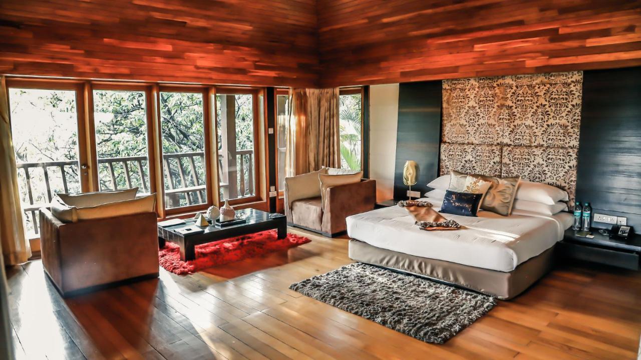 암비 밸리 시티 로나발라 외부 사진 A bedroom at the Taj Bengal