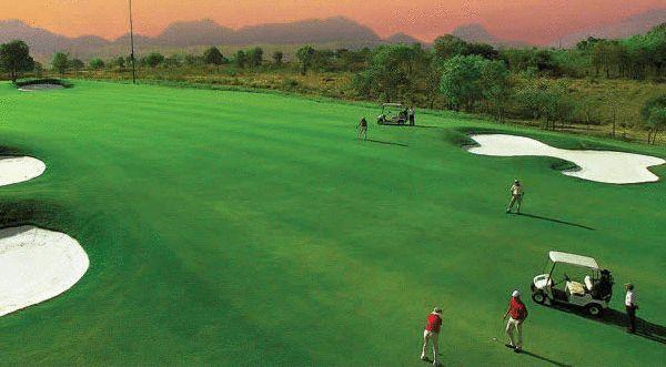 암비 밸리 시티 로나발라 외부 사진 Golf Course at the DLF City