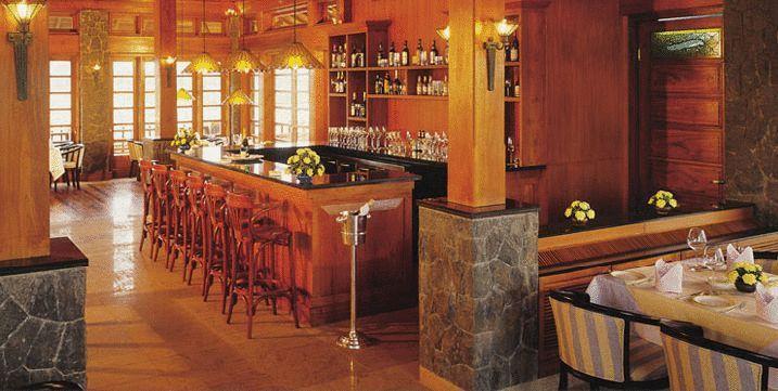 암비 밸리 시티 로나발라 외부 사진 The bar at the restaurant