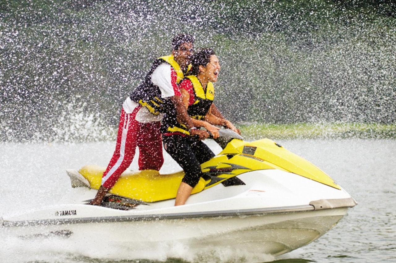 암비 밸리 시티 로나발라 외부 사진 Jet Skiing at the resort