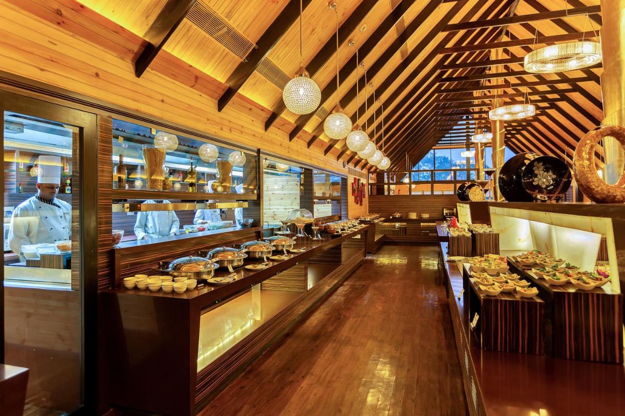 암비 밸리 시티 로나발라 외부 사진 The interior of the restaurant